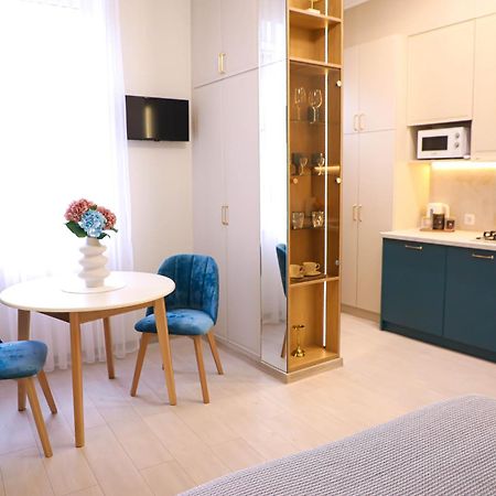 Modern Apartment, 3Mins To Opera Lviv Bagian luar foto