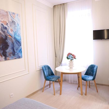 Modern Apartment, 3Mins To Opera Lviv Bagian luar foto