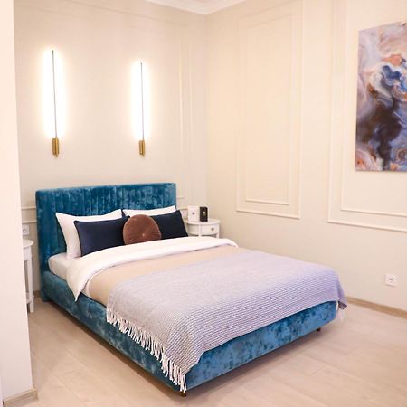 Modern Apartment, 3Mins To Opera Lviv Bagian luar foto