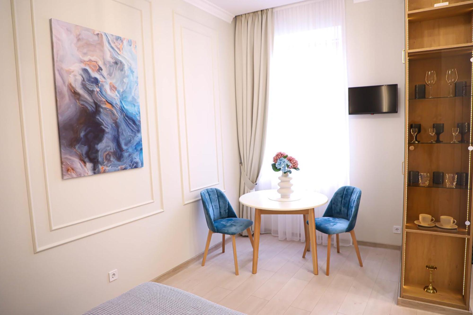 Modern Apartment, 3Mins To Opera Lviv Bagian luar foto